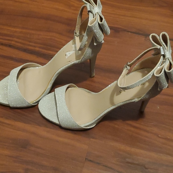 Shoes - Picture 2 of 3